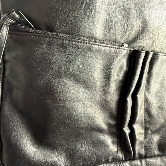 Black Auburn Woods Crossbody Messenger Bag in excellent condition - Picture 7 of 10